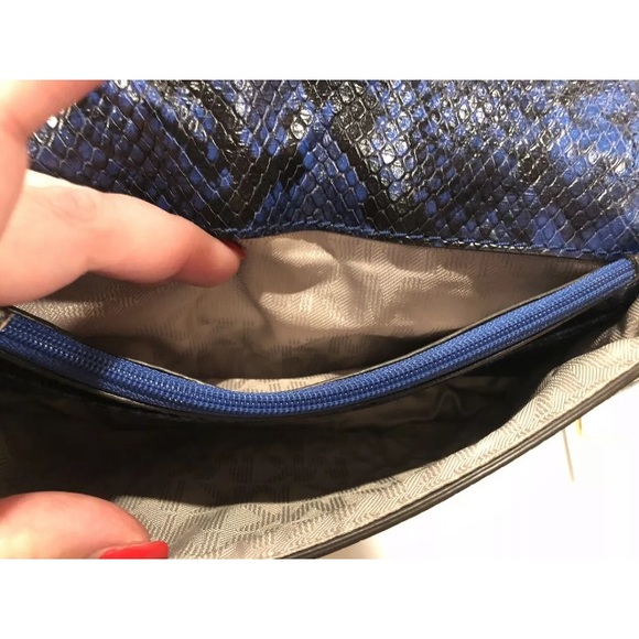 Michael Kors Ellie MD shoulder flap bag blue - Picture 9 of 11